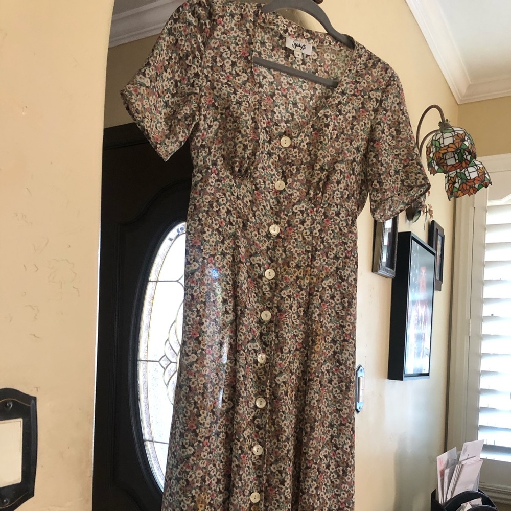 A antique kind of style and country look dress.